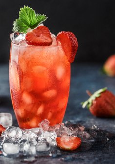 Strawberry cocktail over crushed ice